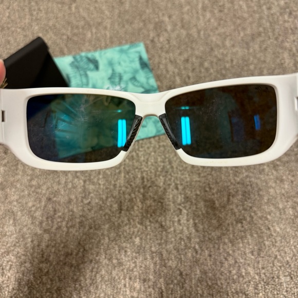 Maui Jim Polarized Sunglasses with White Frame and Blue Lenses - Picture 3 of 8